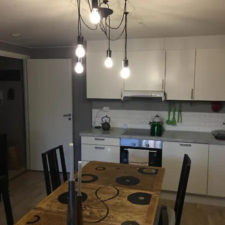 Проживание в семье Cozy Near To S